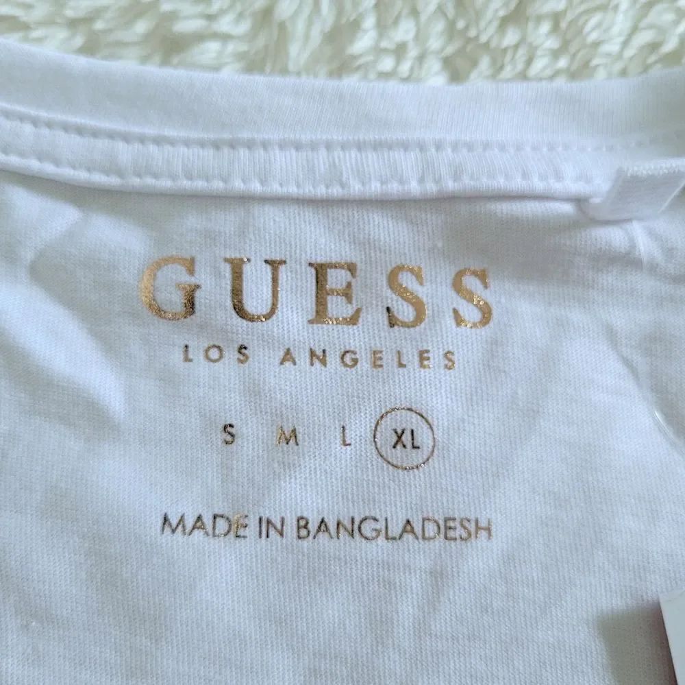 Guess❓Miller Floral💐 Graphic Tee👕 - NWT - Picture 5 of 15